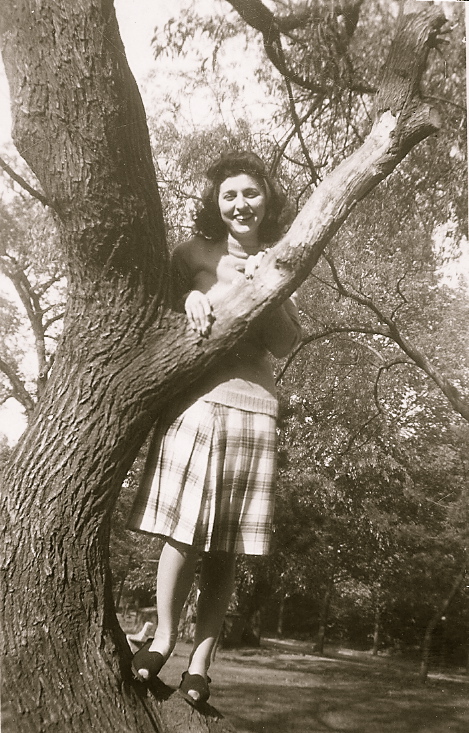 MOM CLIMBING A TREE